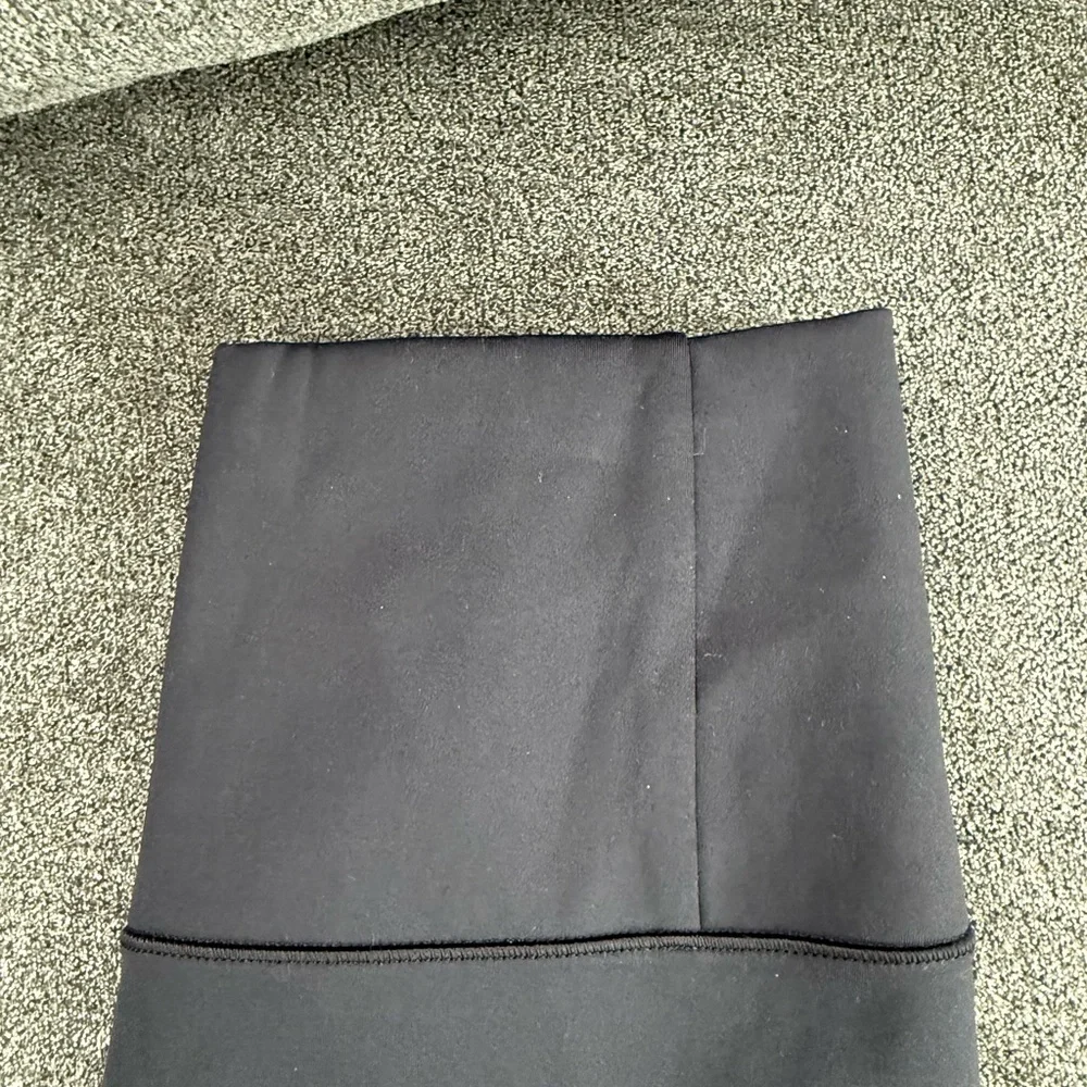 High-Waisted Vuori Leggings - Picture 2 of 4